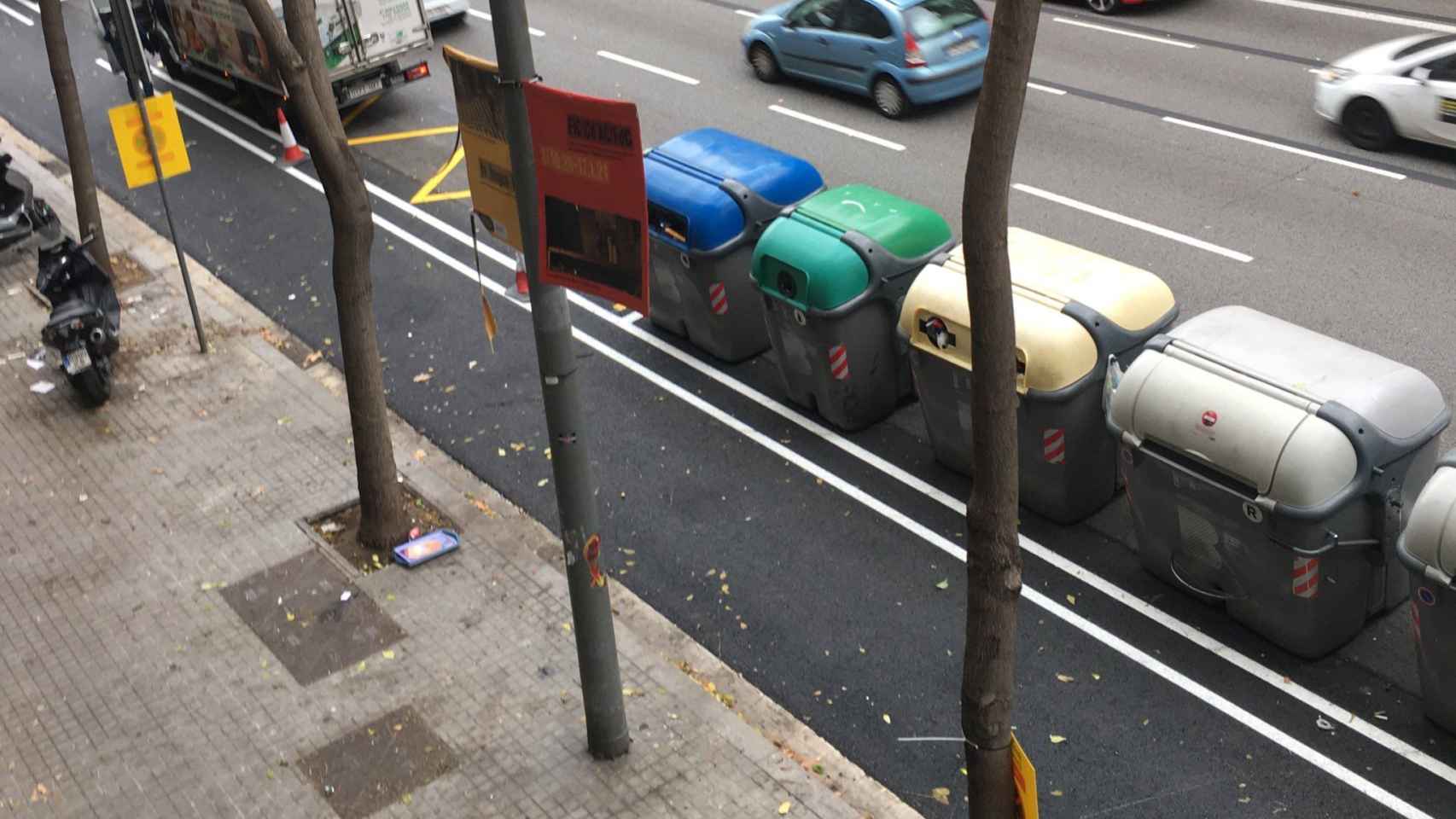 Tramo de la calle Aragó en el que ya se ha instalado el carril bici antes de los contenedores de basuras / TWITTER - @immacat56