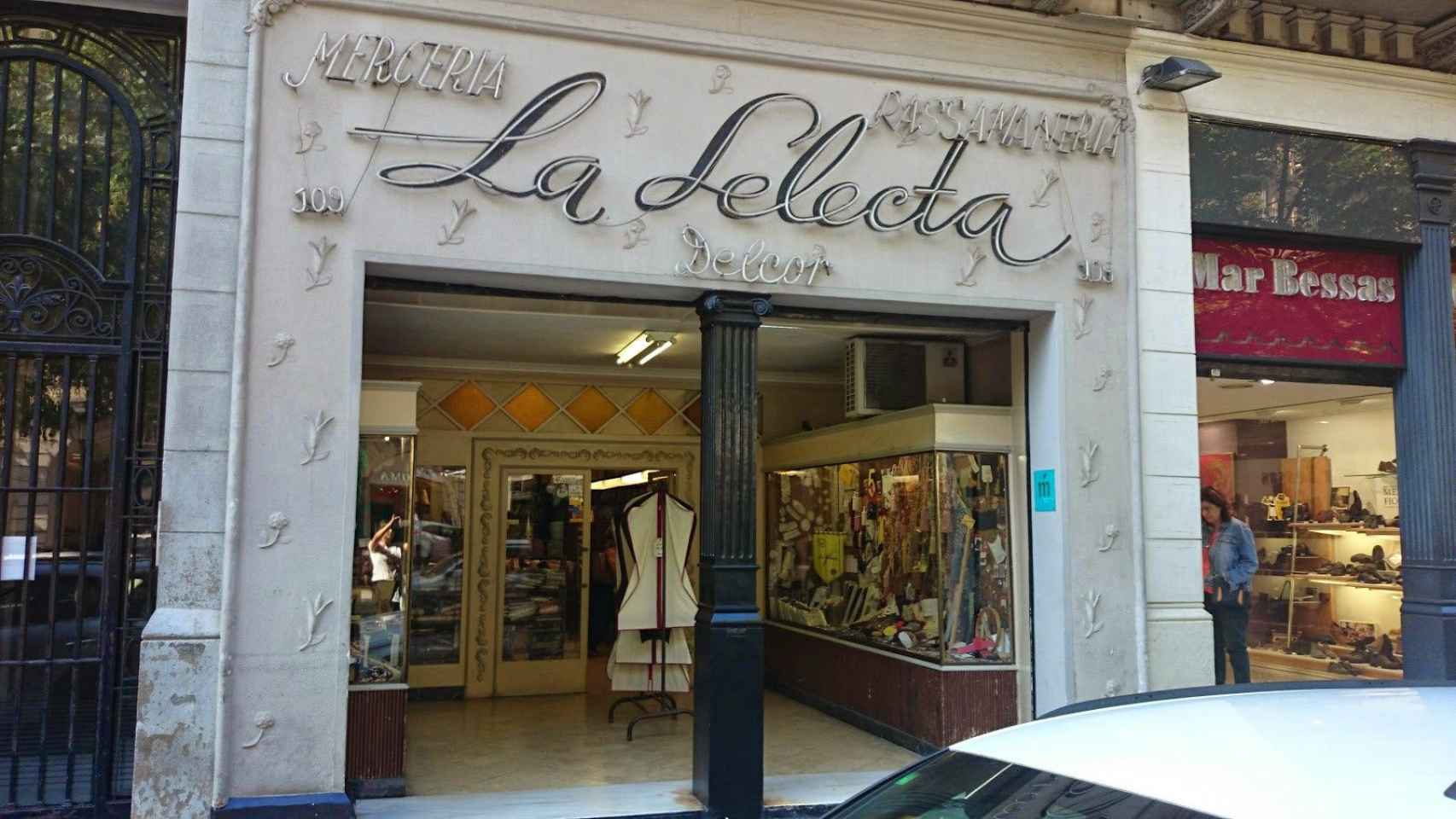 Exterior del comercio La Selecta, situado en Rambla Catalunya / LA SELECTA