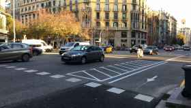 Tráfico en la confluencia de la calle Aragó con Rambla de Catalunya / RP
