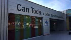 Entrada del CEM Can Toda, gestionado por el Club Natació Catalunya / RP