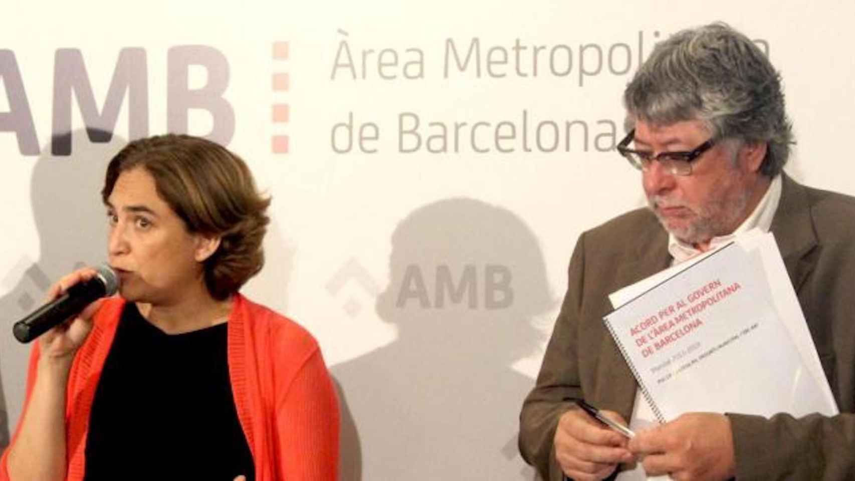 Ada Colau y Antoni Balmon (PSC), en el AMB / EUROPA PRESS