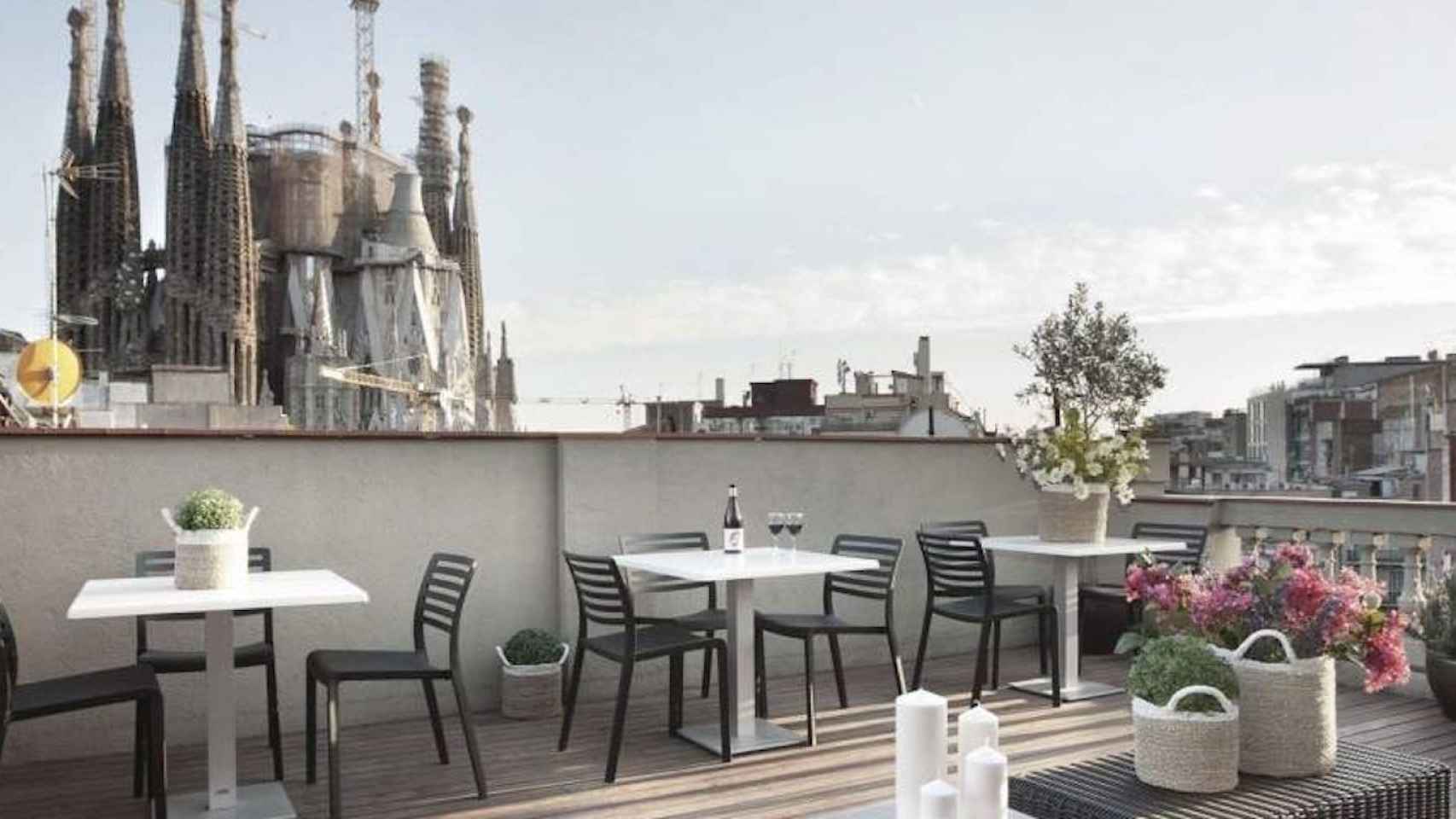 Un piso turístico de Barcelona con la Sagrada Família de fondo, cuyo propietario estaba obligado a pagar el recargo del IBI de Colau
