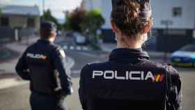 Dos agentes de la Policía Nacional durante un servicio / EP