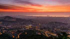 Vista panorámica de Barcelona en tonos rojizos / ALFONS PUERTAS - @alfons_pc