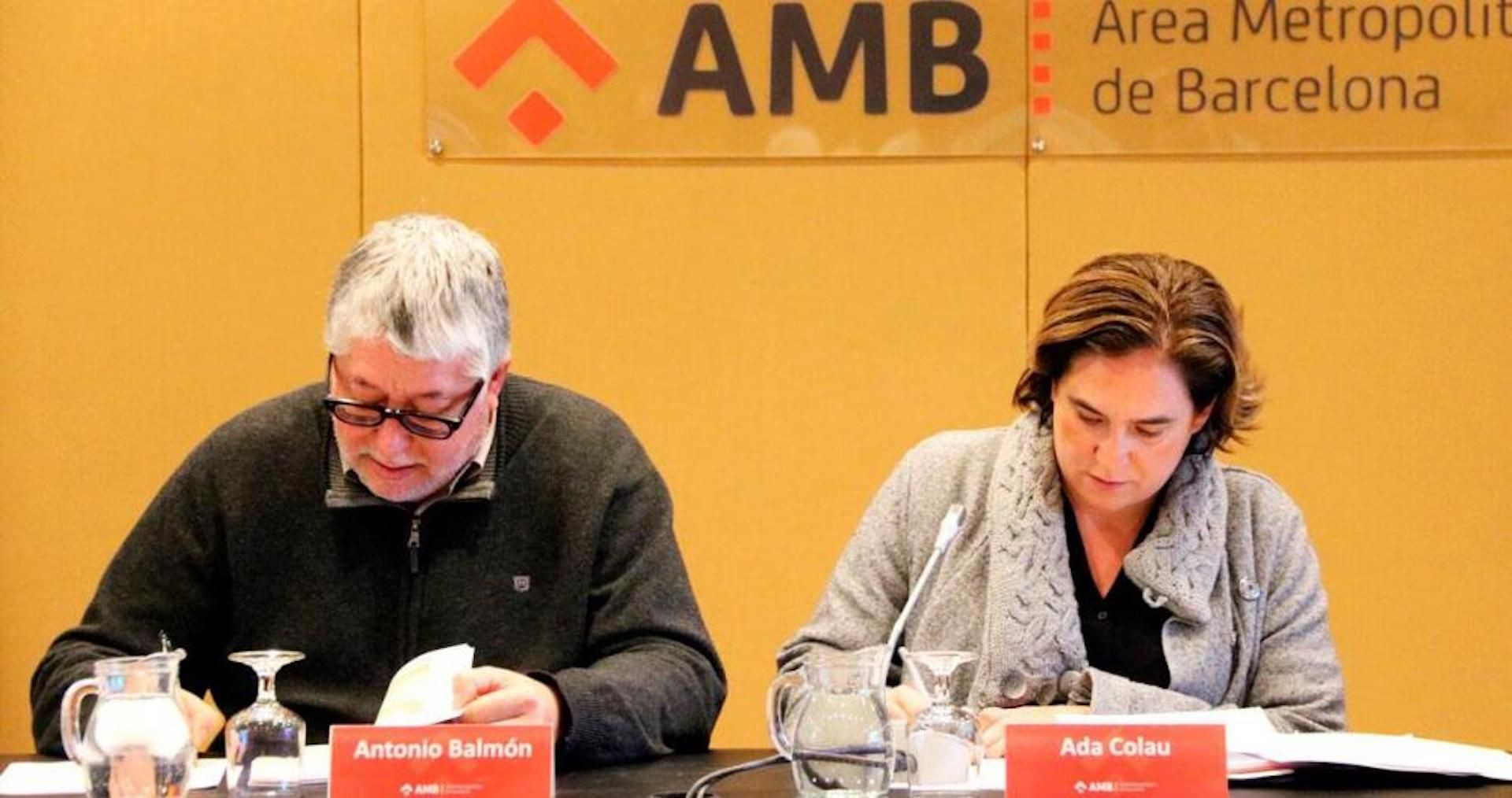 Antonio Balmón y Ada Colau, en un acto del AMB