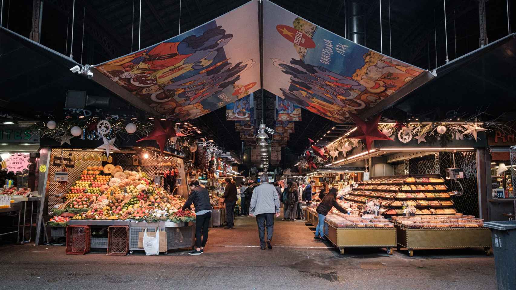 Panorámica del mercado de la Boqueria desde su entrada principal en La Rambla / PABLO MIRANZO