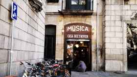 Fachada de Casa Beethoven, tienda centenaria especializada en música que está en La Rambla / INMA SANTOS