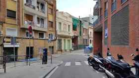 Calle de Beat Almató, del distrito de Gràcia, en la que los Mossos han denunciado a nueve personas por asistir a una fiesta de cumpleaños / GOOGLE MAPS