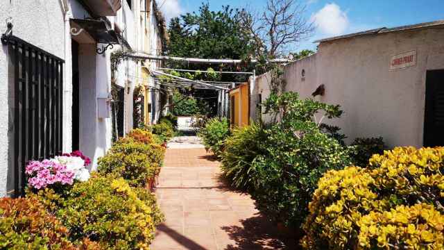 Vista panorámica de la calle Aiguafreda, de Horta, que conserva los antiguos lavaderos / INMA SANTOS