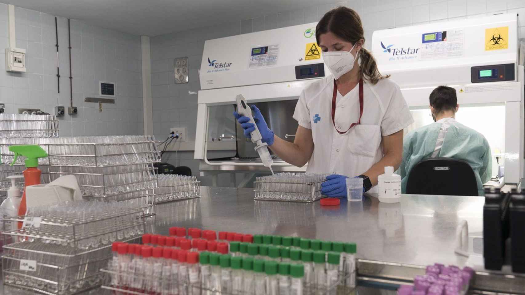 Laboratorio de análisis de PCR en el Hospital Universitari de Bellvitge (HUB)