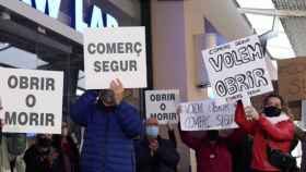 Protesta de comerciantes en La Maquinista por no poder abrir establecimientos en centros comerciales / LA MAQUINISTA