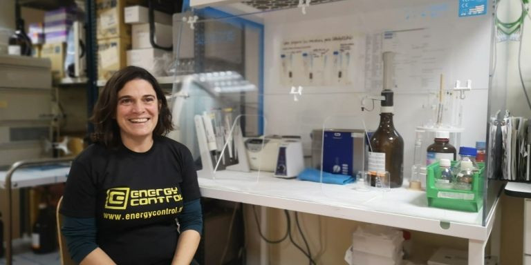 Mireia Ventura, en el laboratorio de Energy Control / GUILLEM ANDRÉS