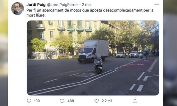 Un ciudadano de Barcelona denuncia la peligrosidad de uno de los nuevos aparcamientos para motos en el Eixample / TWITTER