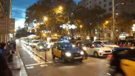 Colapso de coches en el centro de Barcelona / JORDI SUBIRANA