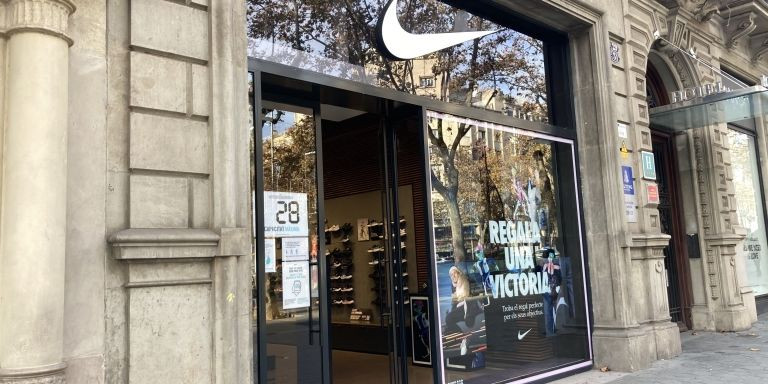 Exterior de la antigua tienda de Nike en el número 29 de Paseo de Gràcia / METRÓPOLI