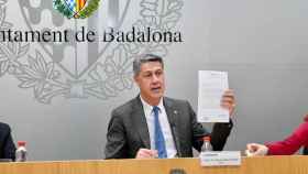 El alcalde de Badalona, Xavier García Albiol, en una rueda de prensa a raíz del incendio en la nave okupada / AJUNTAMENT DE BADALONA