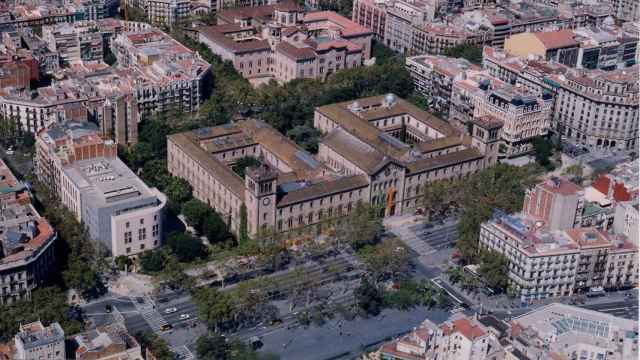 Edificio histórico de la Universitat de Barcelona / UB