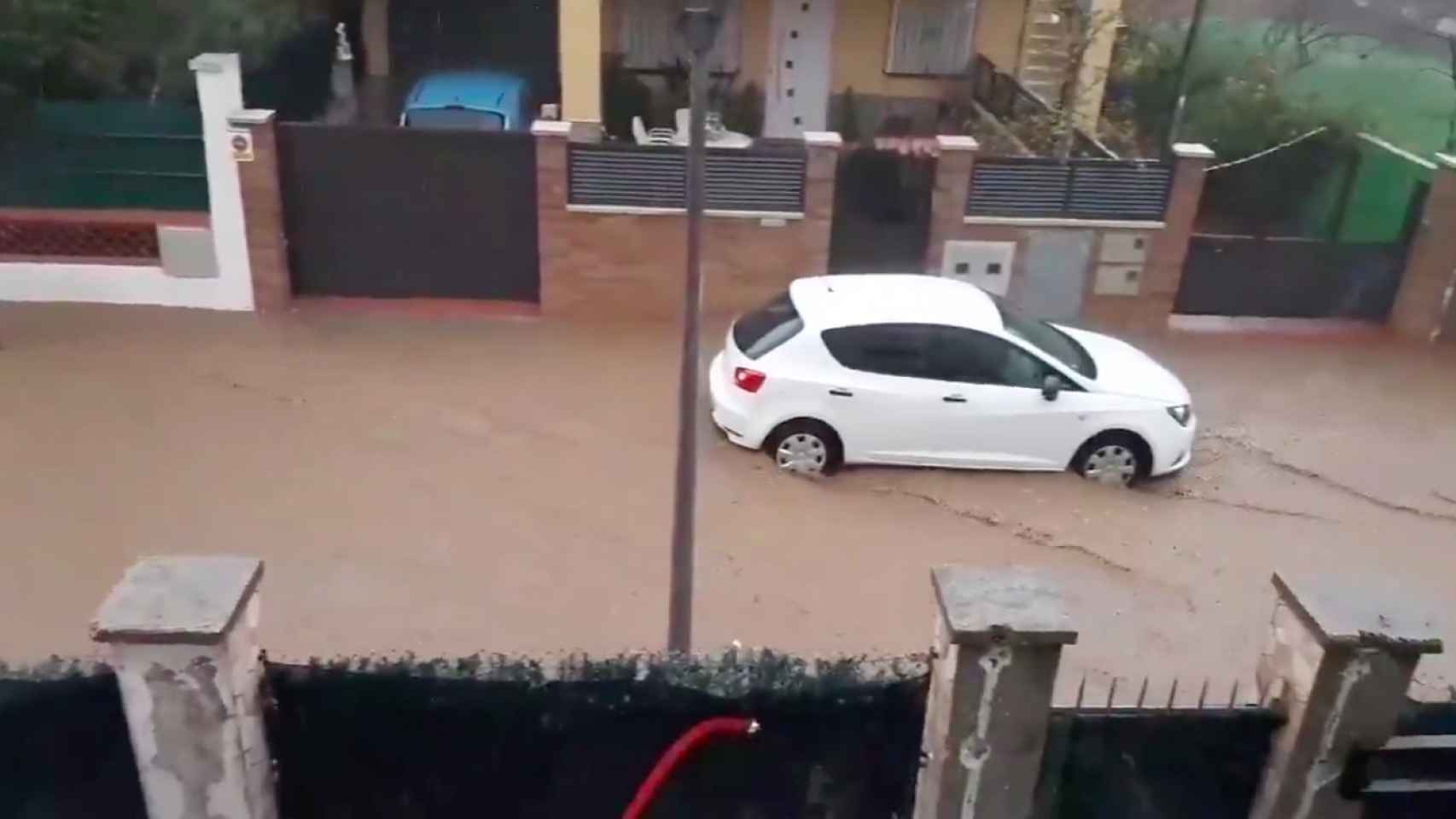 Captura de pantalla de uno de los vídeos de las graves inundaciones en Montcada i Reixac / CEDIDA