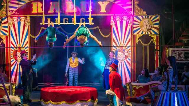 Actuación de un espectáculo del Circo Raluy Legacy en Barcelona / CIRCO RALUY LEGACY