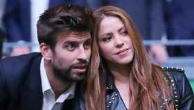 Gerard Piqué y Shakira, que han ofrecido una jornada de tapas por Barcelona por una buena causa, durante un evento / EUROPA PRESS
