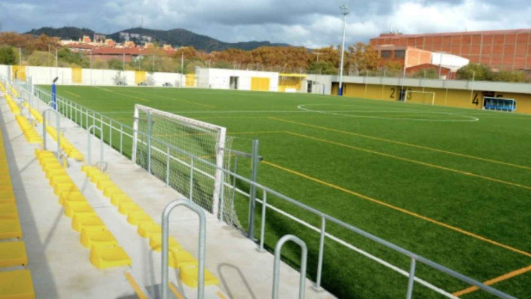 Campo de fútbol de Baró de Viver / AJ BCN