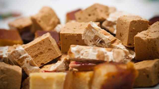 Pedazos de turrón artesano como el que se puede adquirir en Barcelona / ARCHIVO