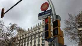 Semáforo que causa problemas a los conductores de bus en Barcelona / RP