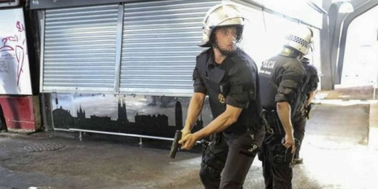 Miembros de la Guardia Urbana armados en La Boqueria tras el atentado de 2017 / ARCHIVO