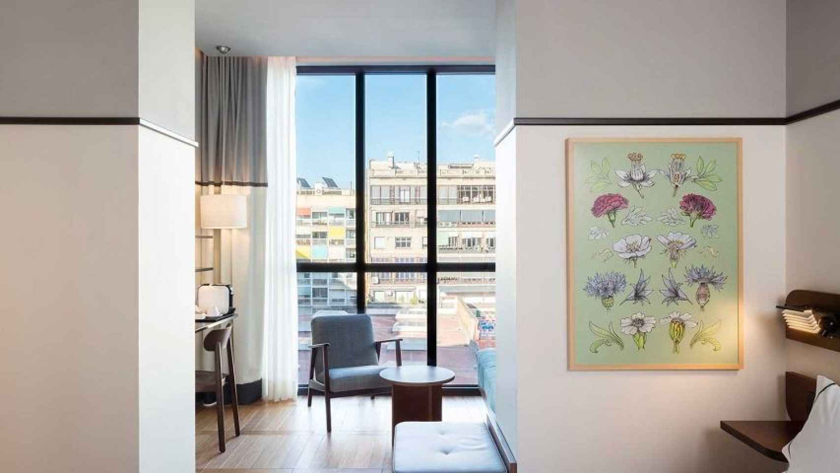 Habitación en uno de los hoteles de Barcelona / HOTEL PRAKTIK ÉSSENS