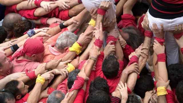 Los Castellers de Sarrià se mudan a Gràcia y cargan contra el Ayuntamiento / EFE