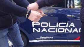 La Policía Nacional detiene a una persona, en una imagen de archivo / EUROPA PRESS