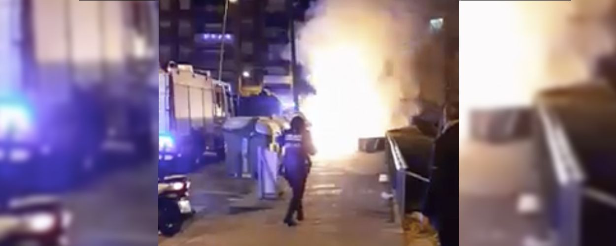 Incendio en unos contenedores en la calle Richard Strauss de Badalona / CEDIDA