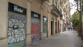 Comercios cerrados en Barcelona durante la pandemia / @JavierBCN2010