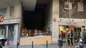 La barraca en la que vive desde hace 10 meses un sintecho en las inmediaciones de la Sagrada Família / V.M.