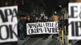 Cabalgata ilegal por las calles de Gràcia contra las restricciones de la pandemia y a favor del movimiento okupa / METRÓPOLI ABIERTA