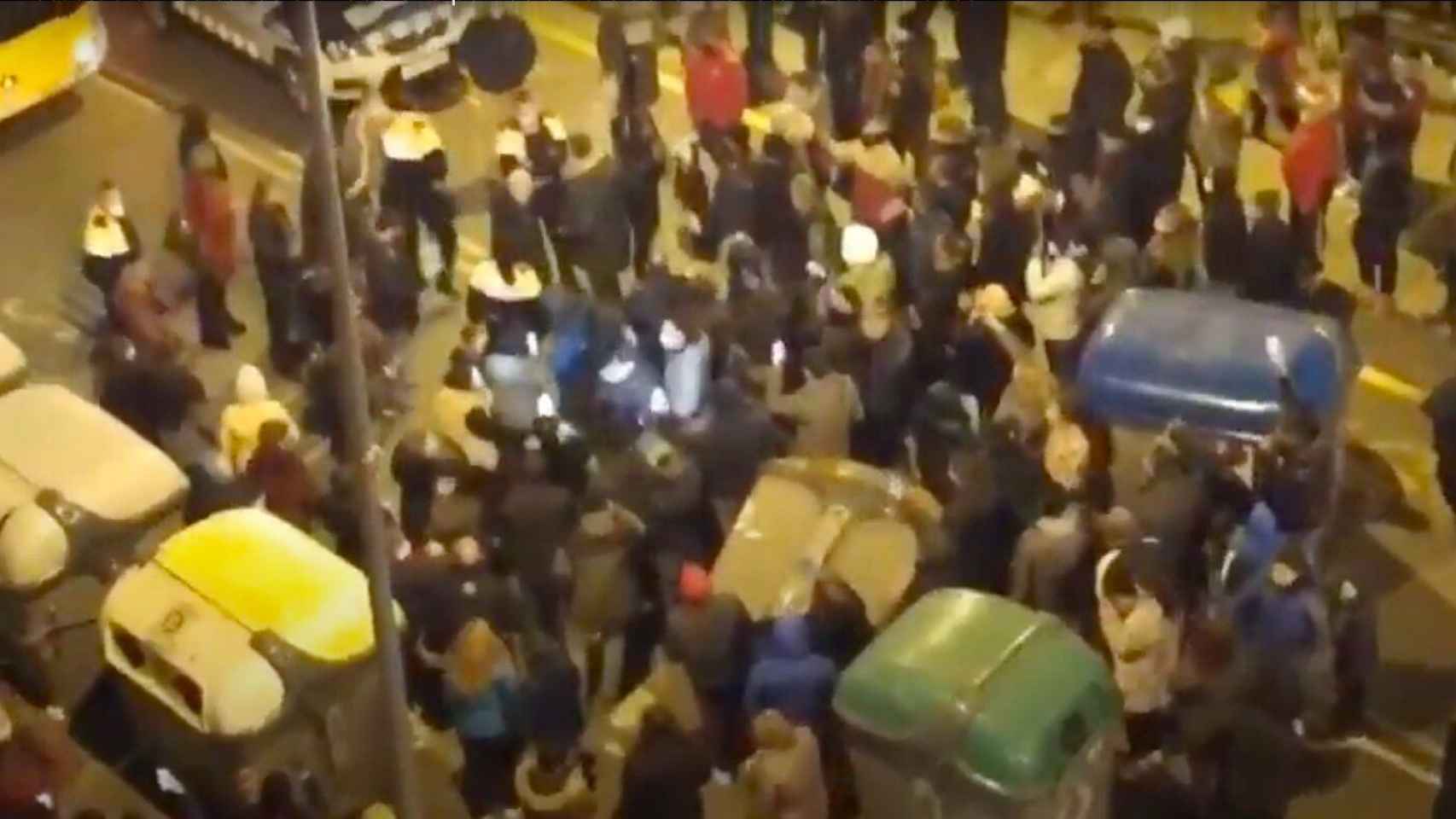 Protestas en las calles de Badalona por los cortes de luz constantes de Endesa