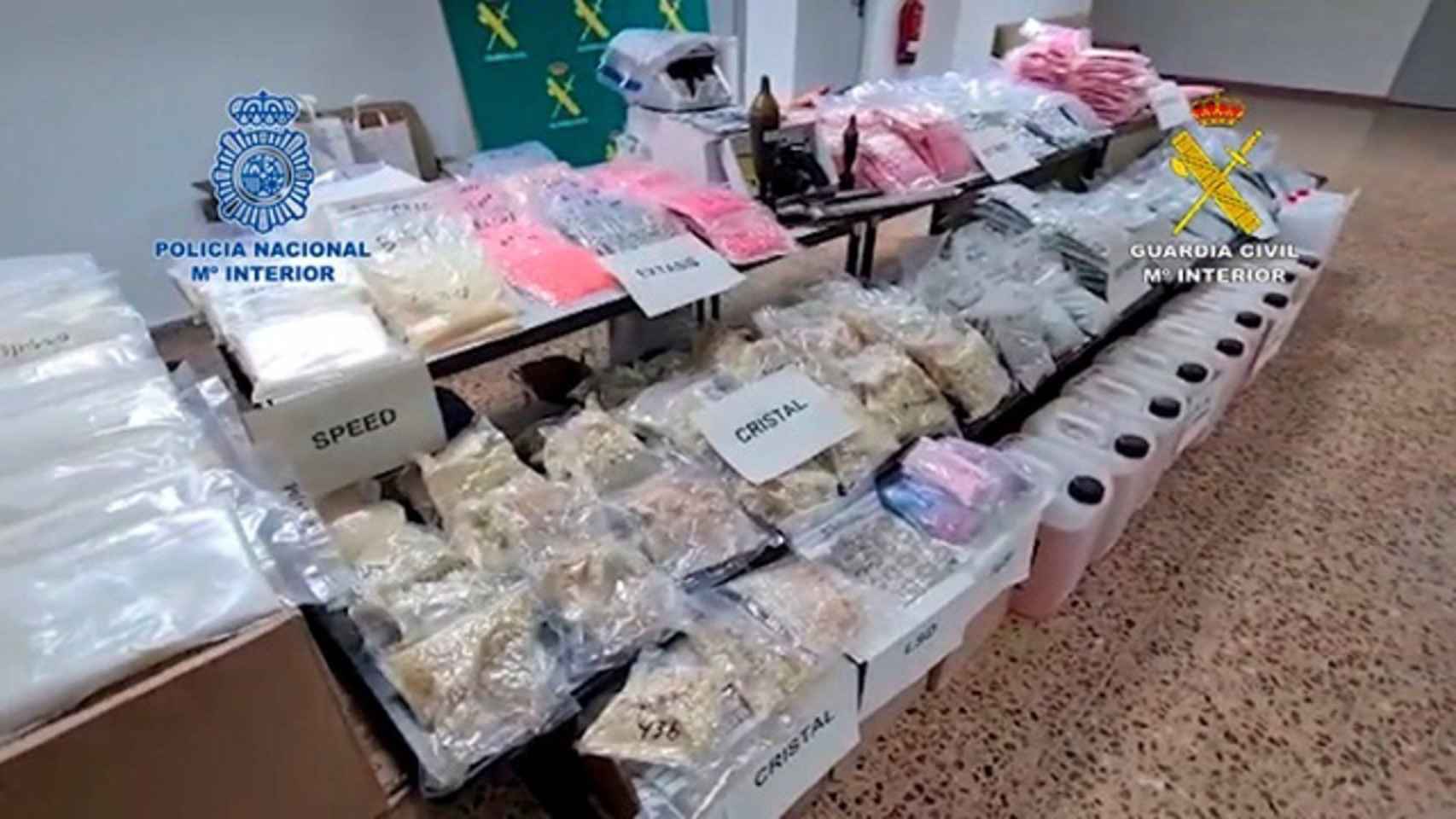 La Guardia Civil desarticulada la mayor organización dedicada a las drogas sintéticas en una operación en Barcelona / GUARDIA CIVIL