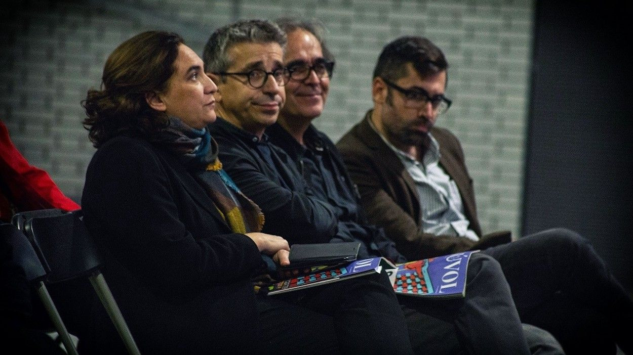 Ada Colau, con Jordi Martí y Joan Subirats en un acto / AYUNTAMIENTO DE BARCELONA
