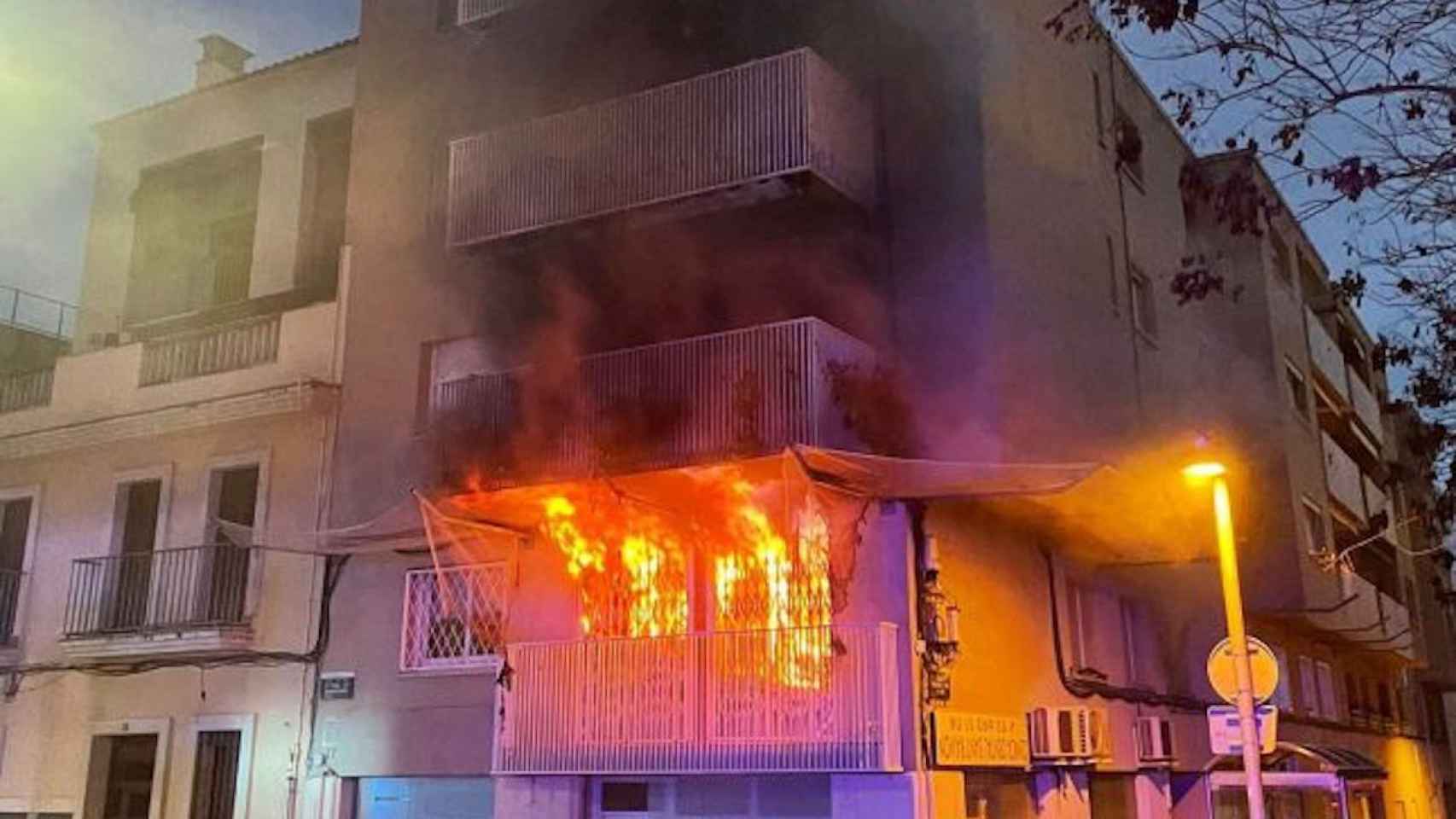 Incendio en una vivienda de Cerdanyola del Vallès / POLICIA LOCAL