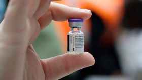 Una dosis de la vacuna contra el COVID-19 de Pfizer / GOVERN