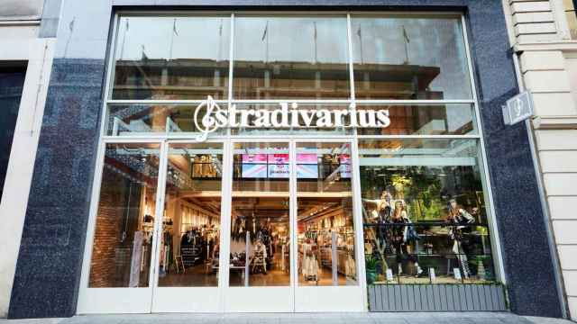 Exterior de una tienda Stradivarius en China / INDITEX