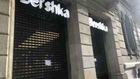 Exterior de una tienda Bershka cerrada en Barcelona / M.A.