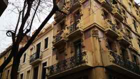 Edificio en la calle Vallfogona con Verdi que incluye 38 animales en la fachada / INMA SANTOS