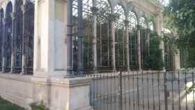 El Hivernacle, oxidado y con las paredes desconchadas / METRÓPOLI ABIERTA - JORDI SUBIRANA