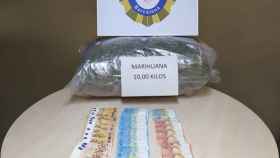 Los diez kilos de droga decomisados tras la detención de dos personas en Barcelona / GUARDIA URBANA