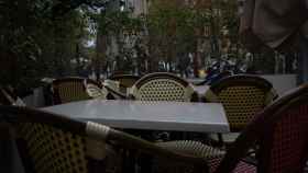 La terraza de un bar de Barcelona cerrado por las restricciones / EUROPA PRESS