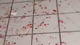 Sangre en la estación de Metro de Urquinaona / REDES SOCIALES