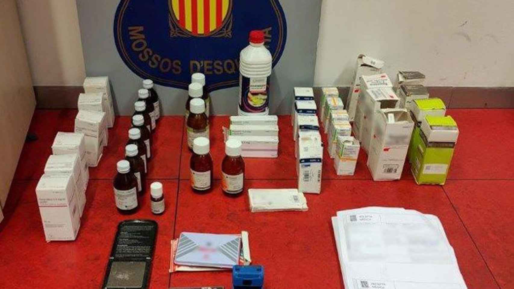 Arsenal de medicamentos decomisado por los Mossos: hay un detenido / MOSSOS D'ESQUADRA