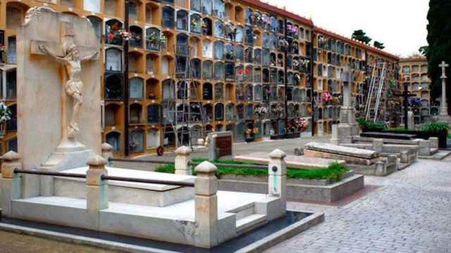 Sepulturas en el cementerio de Les Corts de Barcelona / CG