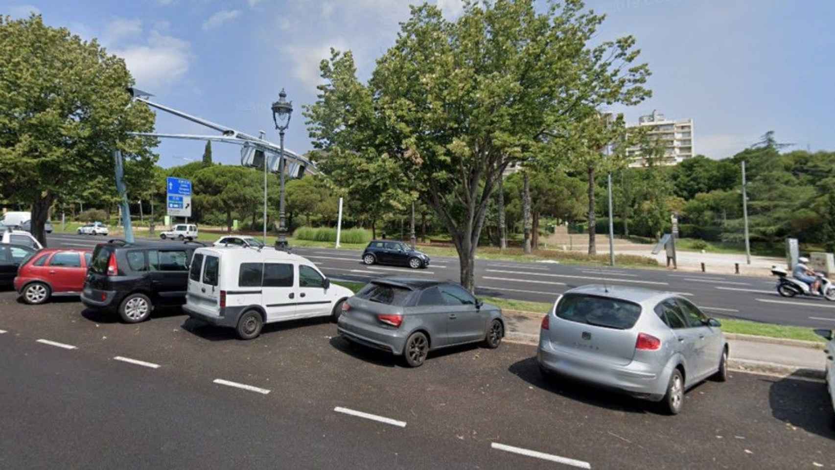 Una zona de aparcamiento gratuito en la avenida Diagonal / MAPS